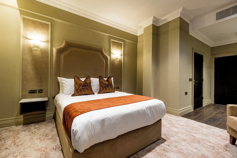 Walled City Hotel — Derry