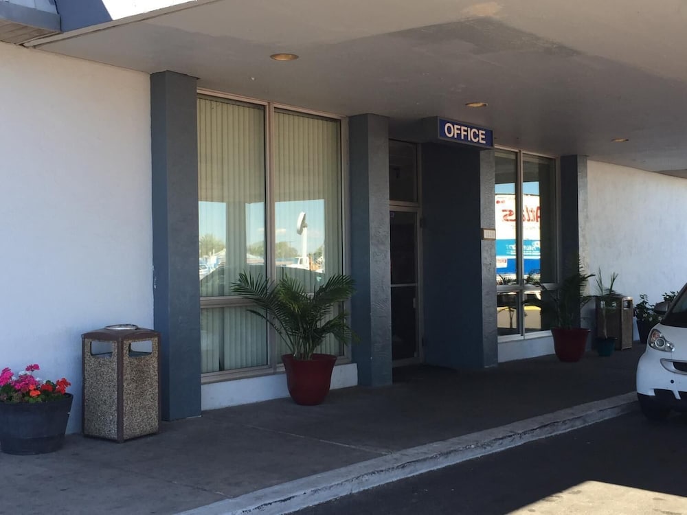 E Z 8 Motel Phoenix Airporter - photo 35