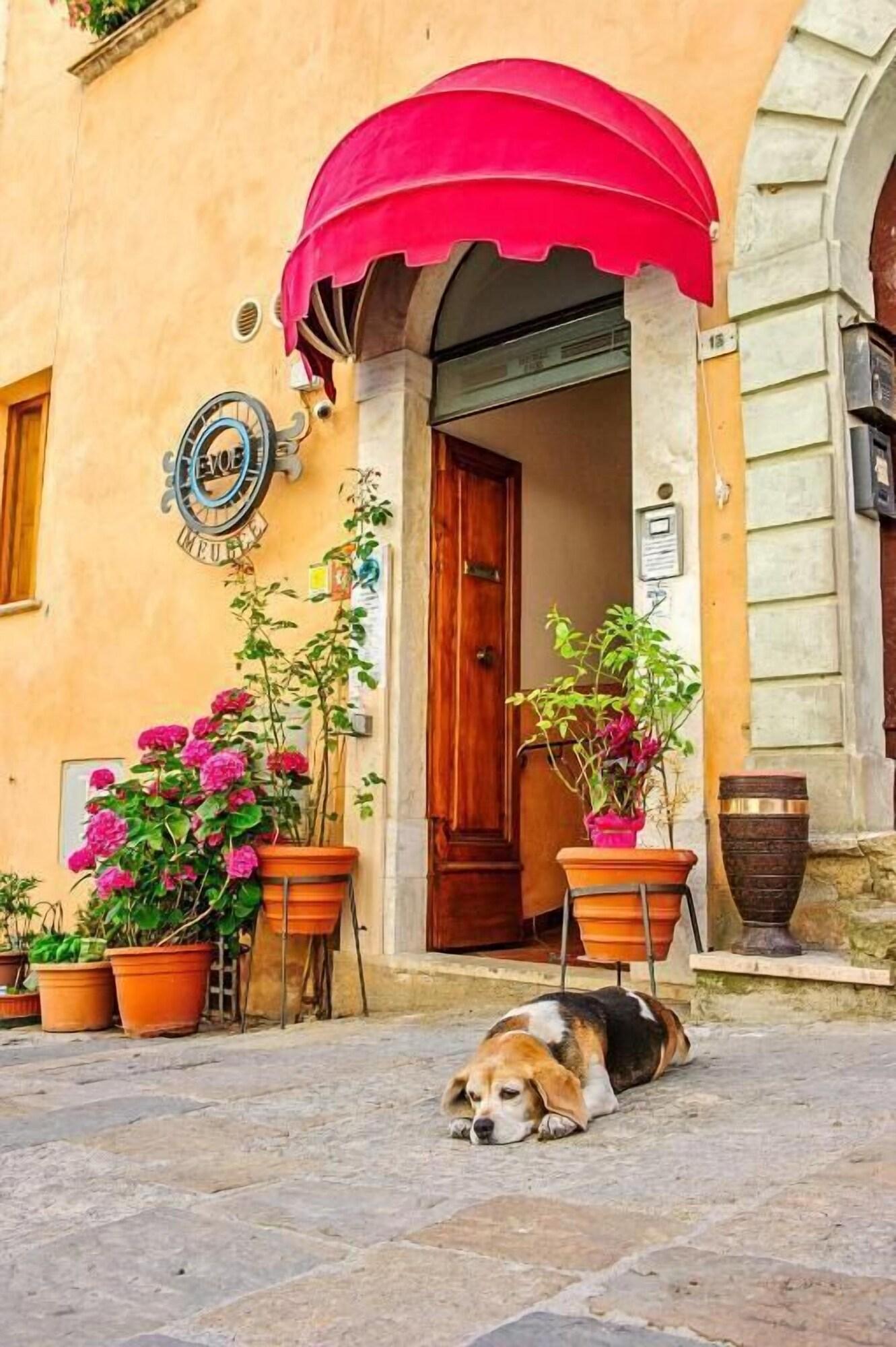 Meublè Evoè — 4-Star Luxury Hotel in Montepulciano, Italy