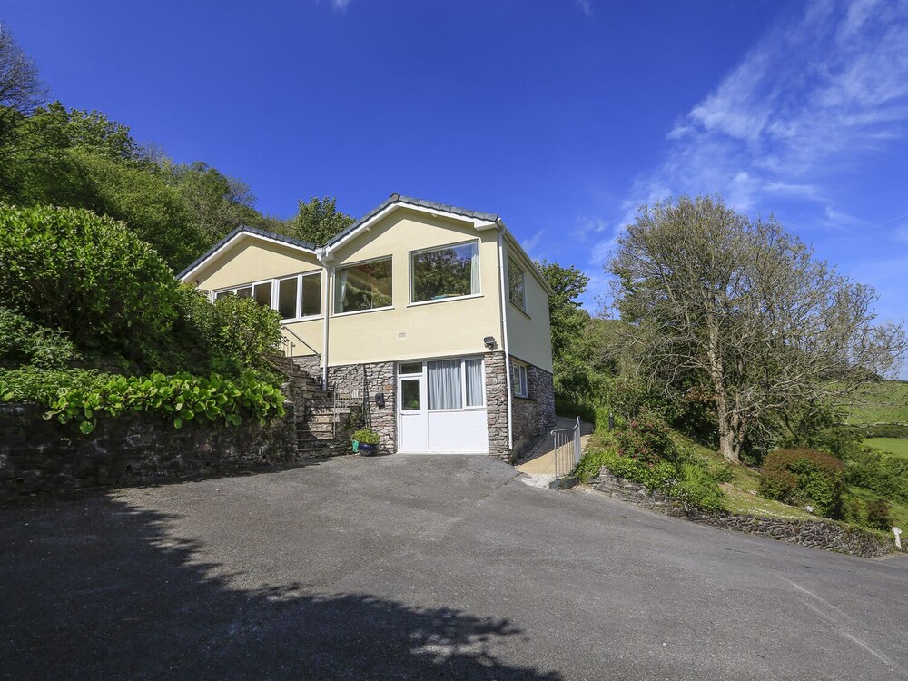 Dolphins - carbon neutral hotel in Salcombe
