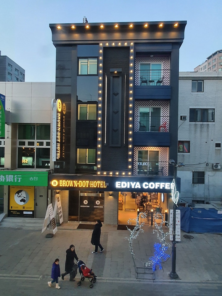 Brown Dot Hotel - carbon neutral hotel in Osan