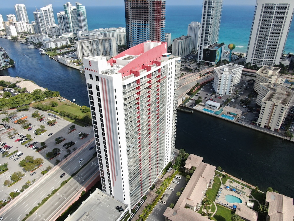 Hallandale Beach Apartment by 1stHomeRent — 4-Star Luxury Hotel in Hallandale Beach, United States