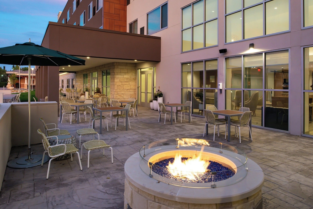 Element Overland Park - photo 23