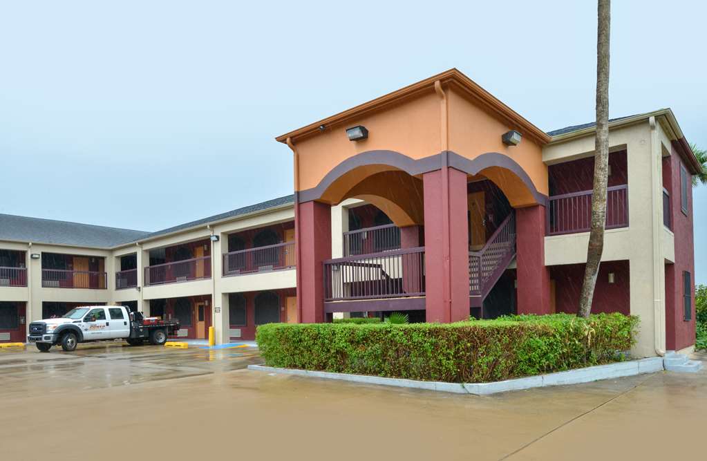 Americas Best Value Inn & Suites San Benito - photo 3