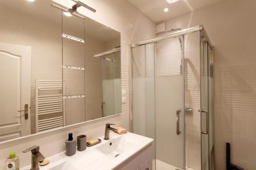 L’hibiscus Rouge in Brest, France