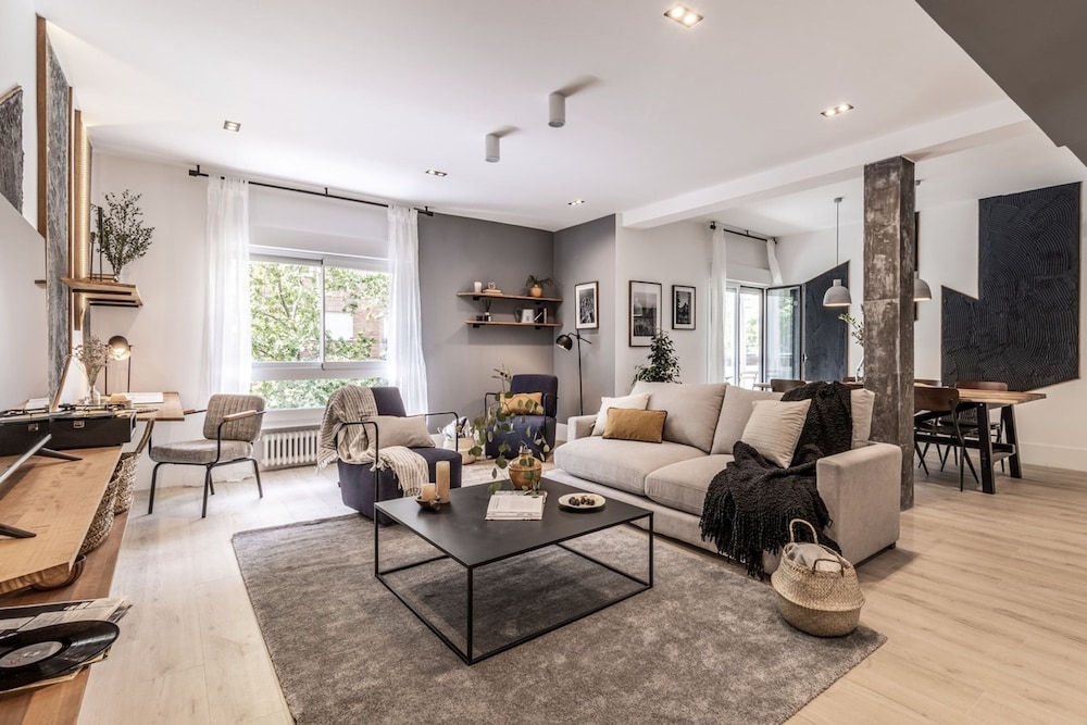 Besalu 3 Bedrooms and Balcony in Castilla Madrid hotel