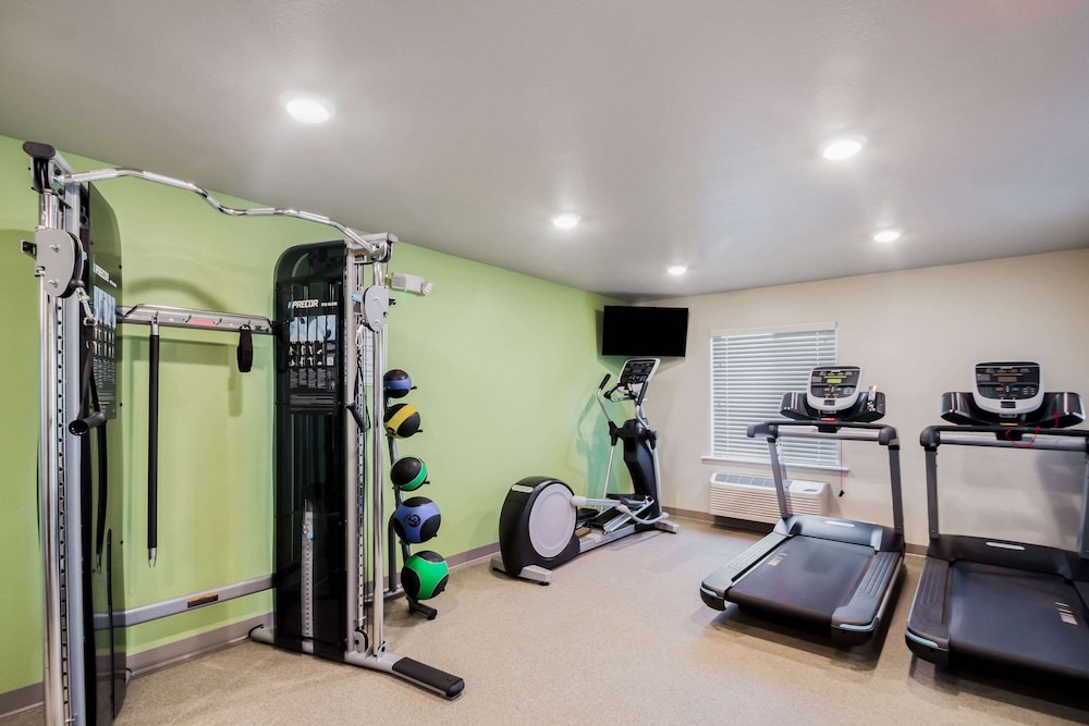 WoodSpring Suites Chicago Addison - photo 22