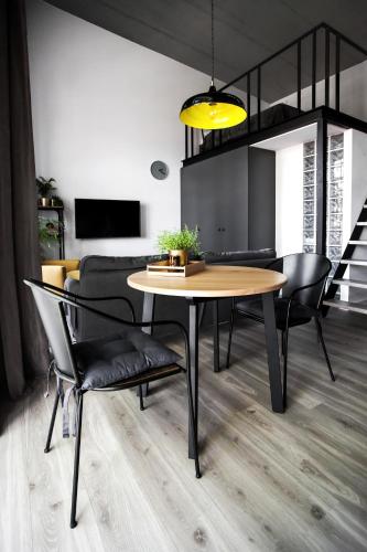 G Owl Jazz Modern loft type apartment 18 with big roof terrace and free private parking — 4-Star Luxury Hotel in Kaunas, Lithuania