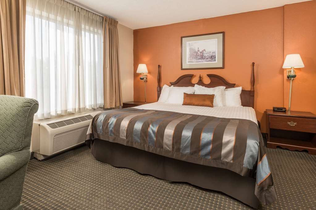 Wingate by Wyndham Indianapolis Airport Rockville Rd. - photo 5