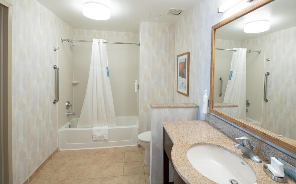 Hampton Inn Presque Isle Maine - photo 47