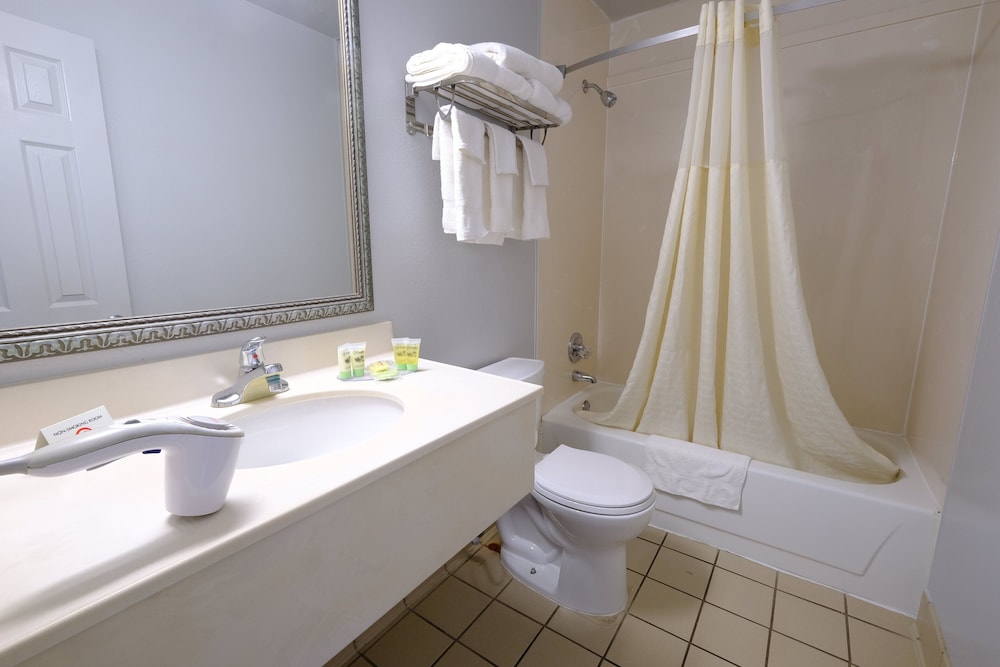 M star Hotel Searcy - photo 20