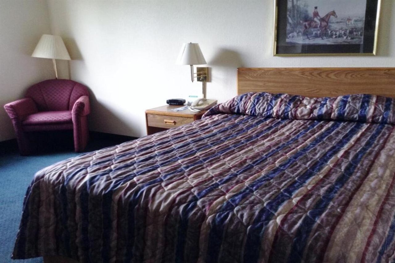 Travelodge by Wyndham Hudsonville - photo 12