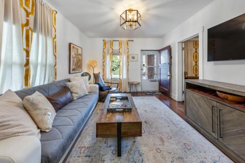Cozy Quiet 3BR Sugar House Hideaway by Mountains Wi Fi & Parking — 4-Star Luxury Hotel in Salt Lake City, United States