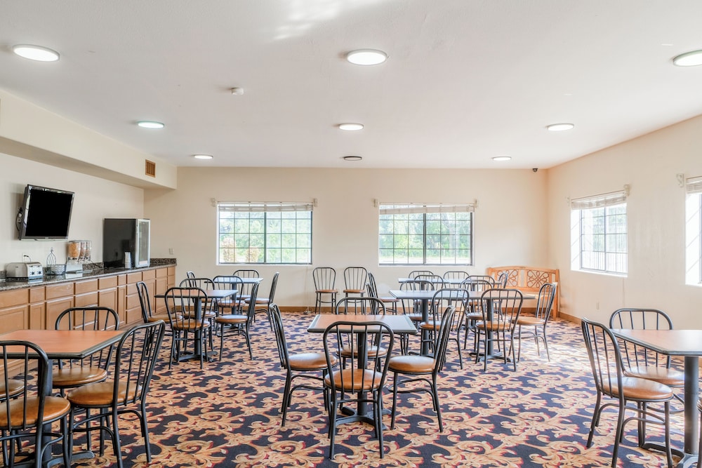 Texan Inn By Oyo Beeville Us 181 - photo 70