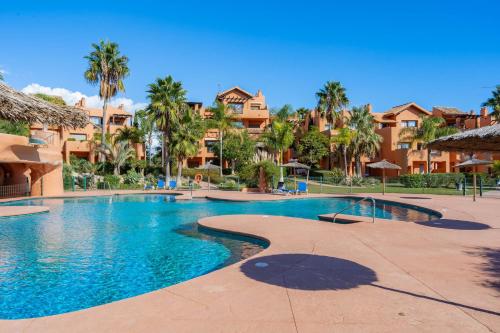 New Tropical Apartment near Puerto Banus and Marbella — 4-Star Luxury Hotel in Estepona, Spain