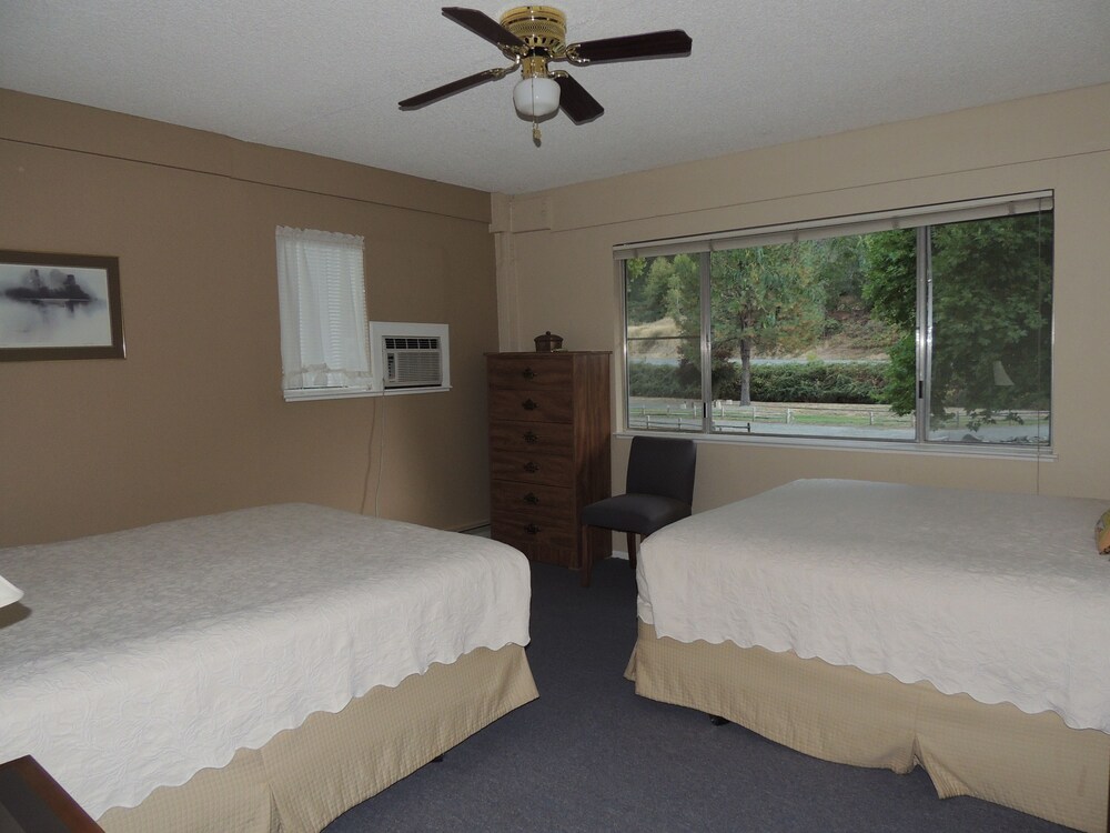 Indian Creek Lodge - photo 16