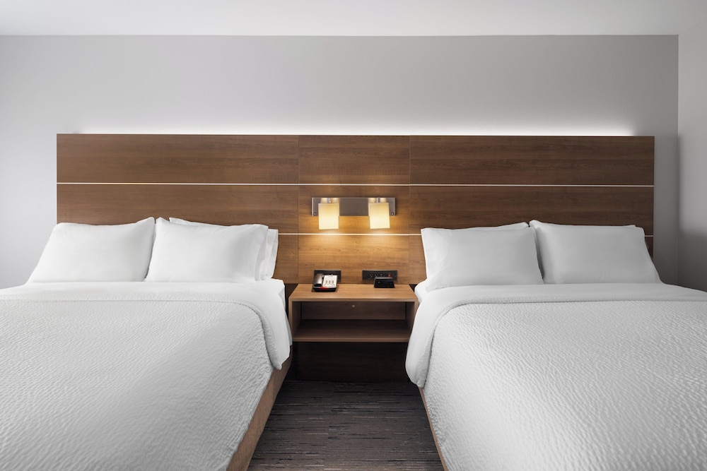 Holiday Inn Express Sheboygan Kohler by IHG - photo 16