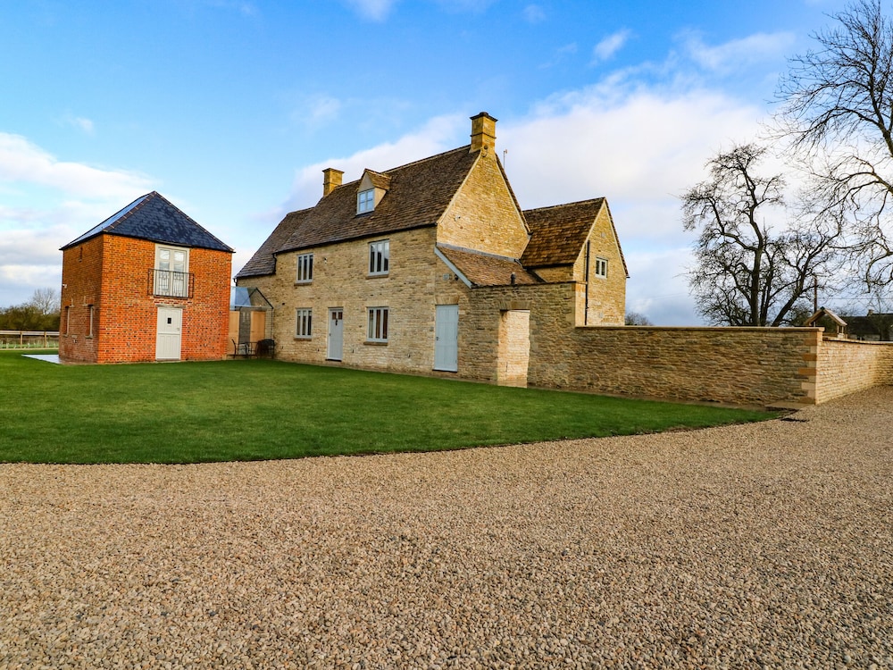 Morgans Farmhouse — 4-Star Luxury Hotel in Bampton, United Kingdom