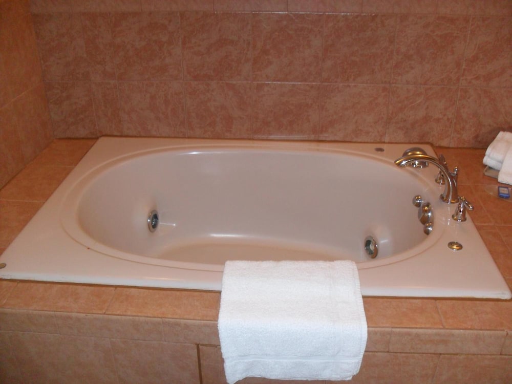 Newport News Inn - photo 14