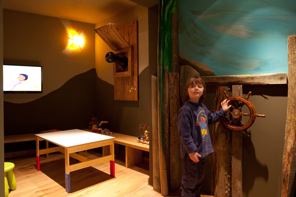 Children's play area - indoor