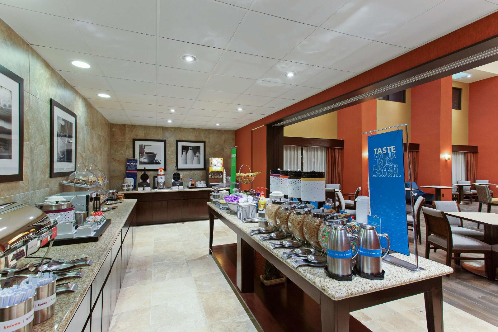 Hampton Inn & Suites Roseville - photo 11