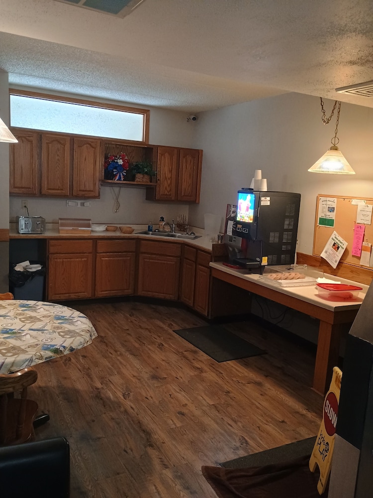 Landmark Motel - photo 22