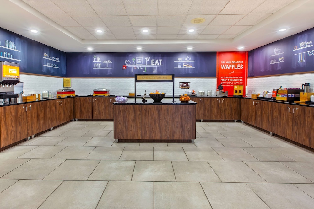 Hampton Inn & Suites Cleveland Airport Middleburg Heights - photo 48
