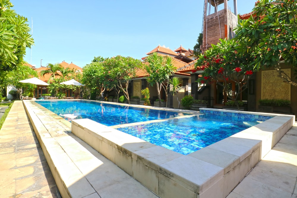 Gora Beach Inn - carbon neutral hotel in Kuta