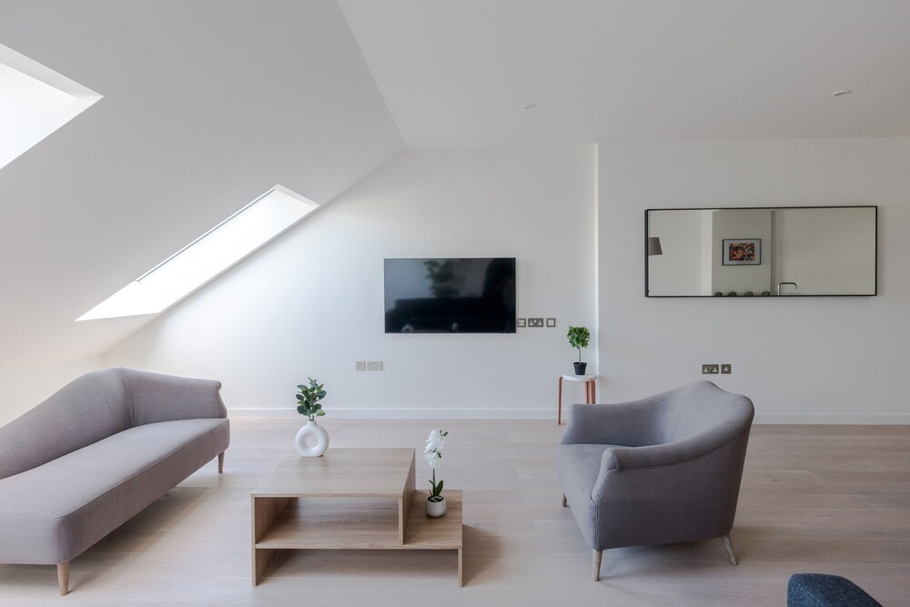 Hollen at Six Soho by Frankie — 4-Star Luxury Hotel in London, United Kingdom