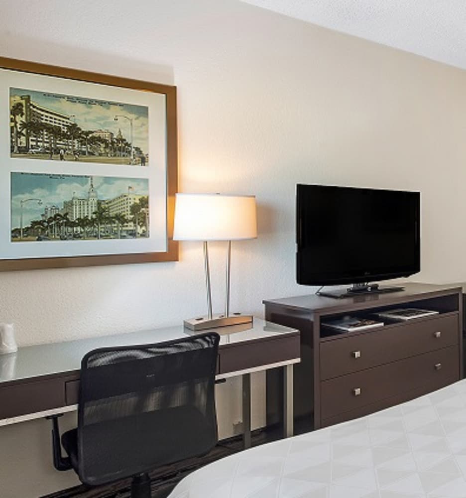 Holiday Inn Port of Miami Downtown Hotel - photo 7