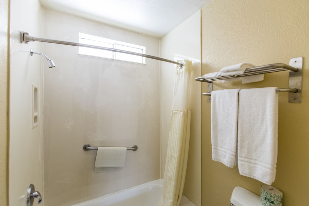 Beverly Inn - photo 43