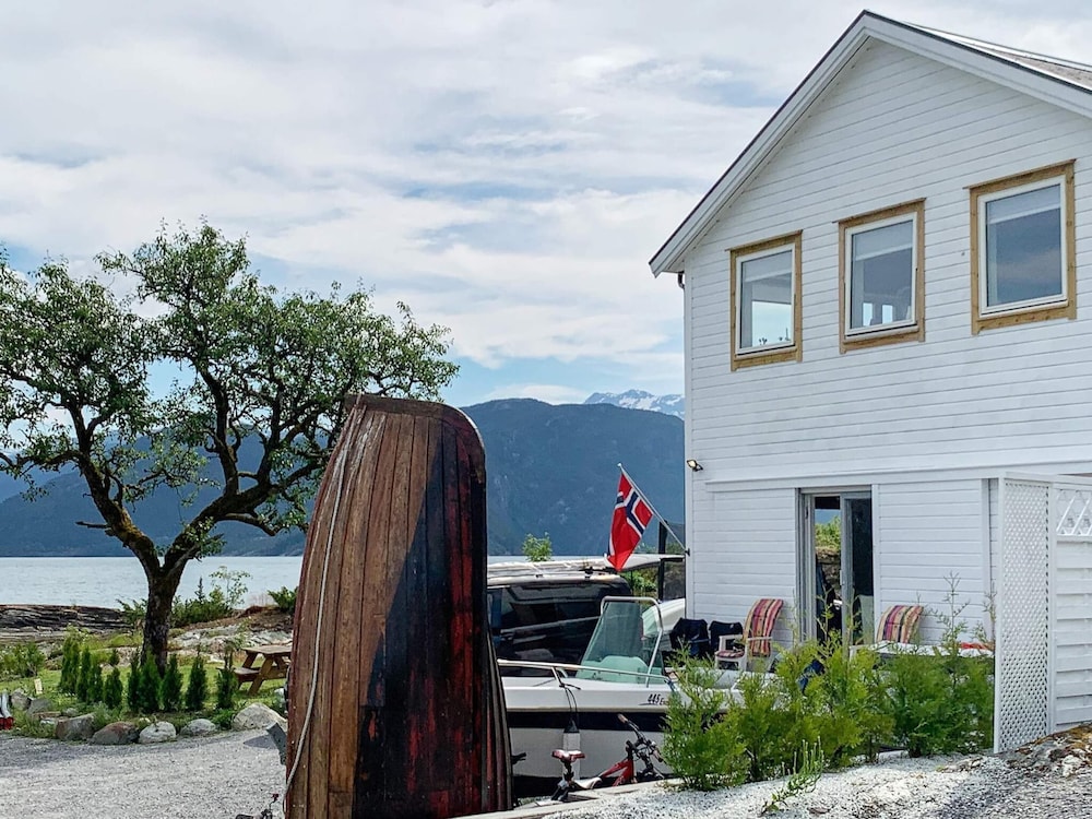 Seaside Serenity in Hardangerfjord By Traum — 4-Star Luxury Hotel in Norheimsund, Norway