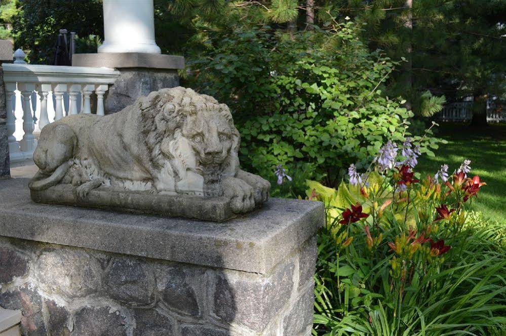 Pleasant Street Bed and Breakfast — 4-Star Luxury Hotel in Oconomowoc, United States