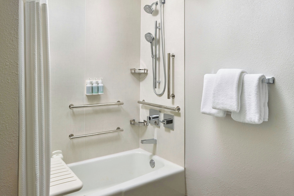 Courtyard by Marriott Cleveland Independence - photo 12
