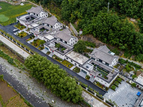 Zhashui Horse House Guesthouse — 4-Star Luxury Hotel in Qianyou, People's Republic of China