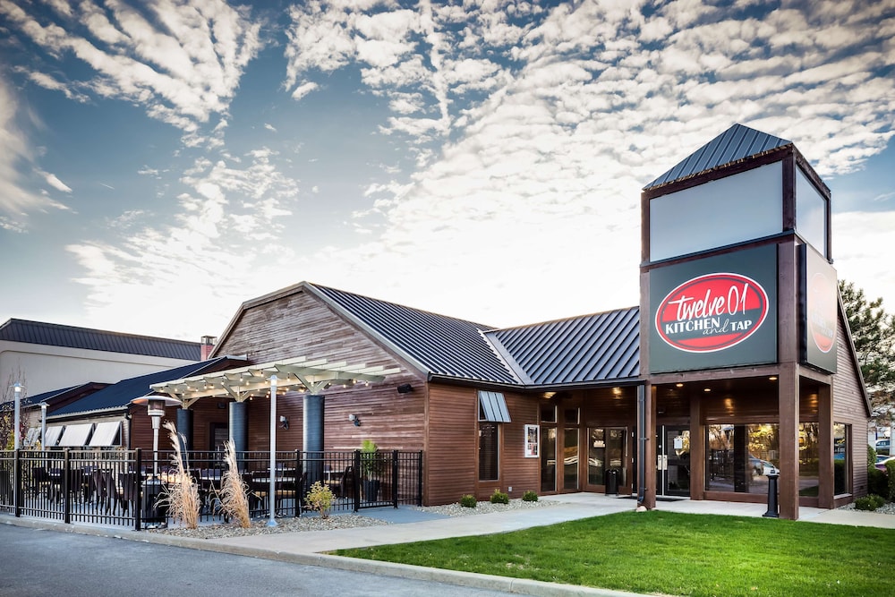 Hampton Inn Iowa City Coralville - photo 33