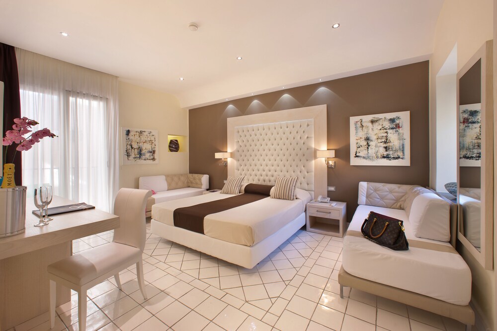 Palazzo Montefusco Relais — 4-Star Luxury Hotel in Sorrento, Italy