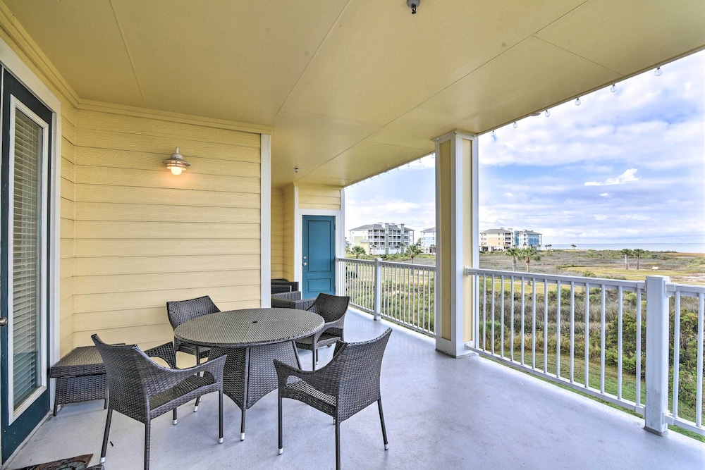 Beach Days and Resort Style Fun Galveston Retreat in Galveston, United States
