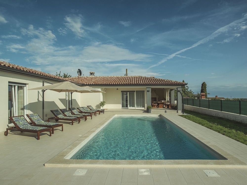 3 Bedroom Awesome Home In Vodnjan — 5-Star Luxury Hotel in Svetvincenat, Croatia