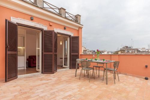 Apartment with Terrace in via del Pellegrino FromHometoRome — 4-Star Luxury Hotel in Rome, Italy