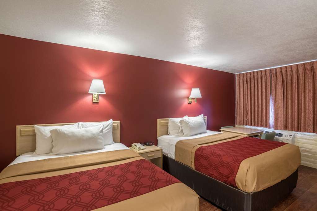 Econo Lodge I 40 exit 286 Holbrook - photo 12