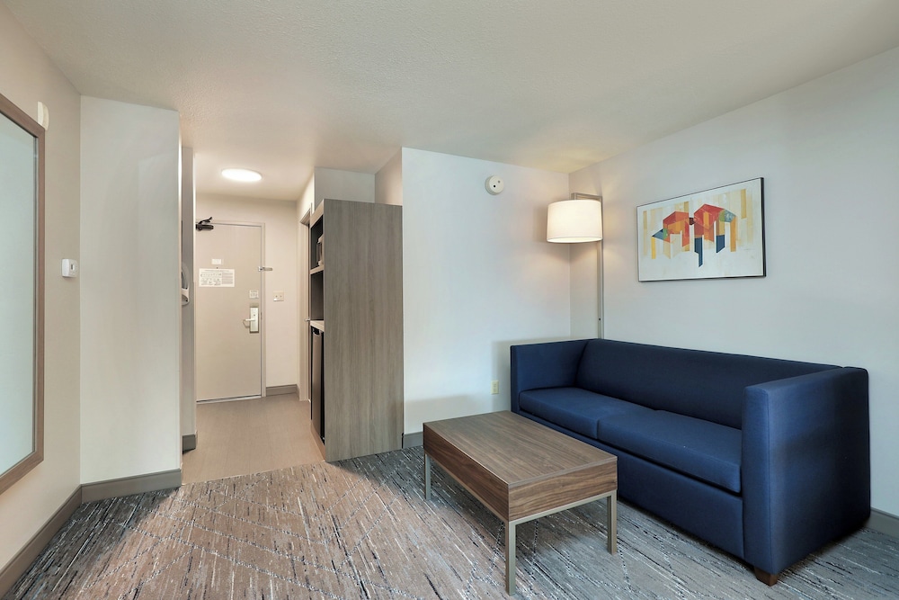 Holiday Inn Express & Suites New Berlin by IHG - photo 8