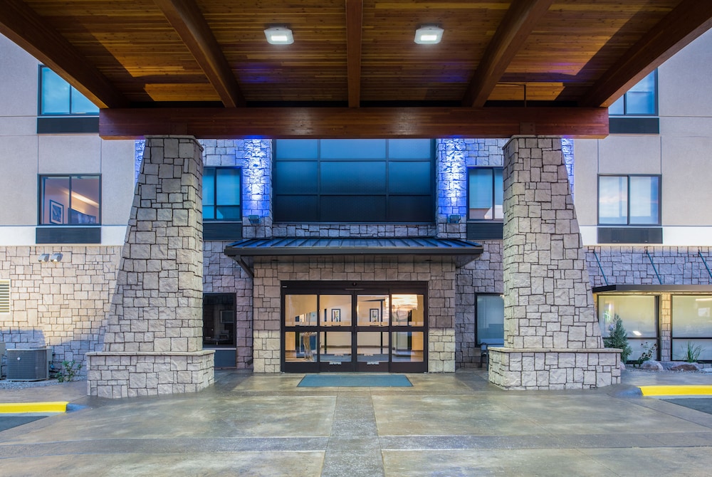 Holiday Inn Express Hotel & Suites Bismarck by IHG - photo 34