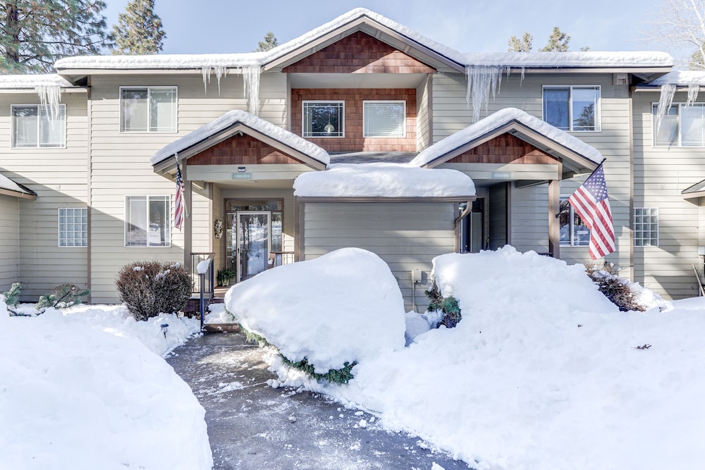 Klamath Falls Townhome w Deck & Resort Amenities - photo 31