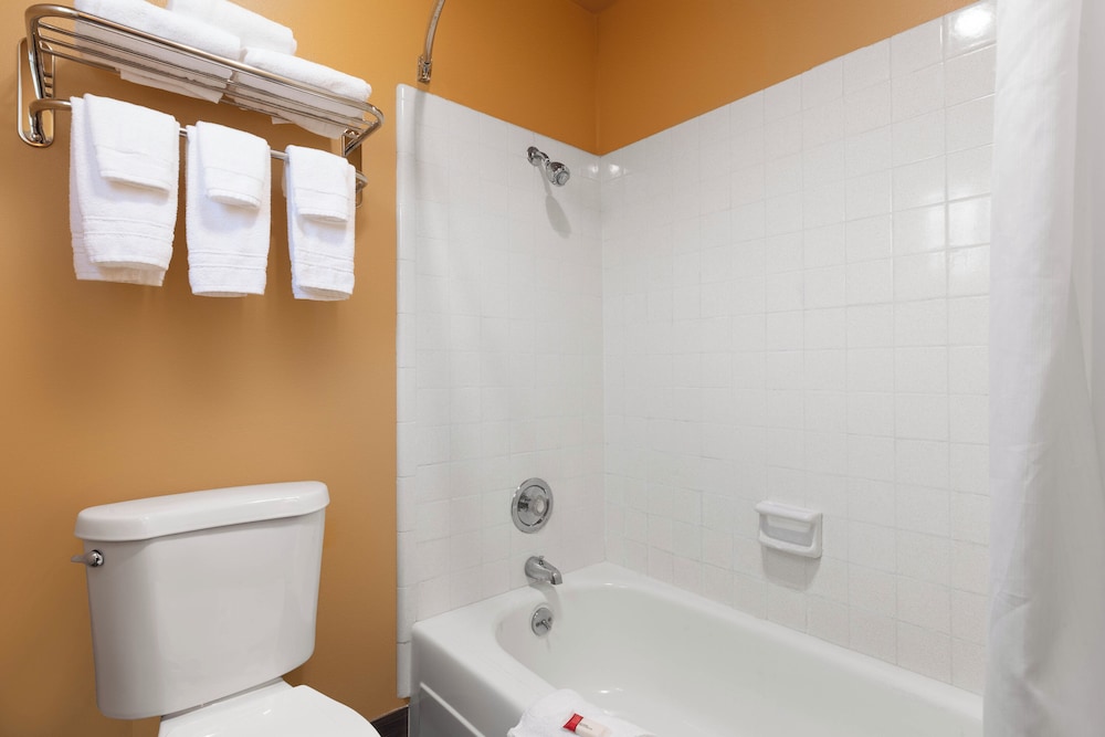 Rosewood Inn and Suites - photo 13