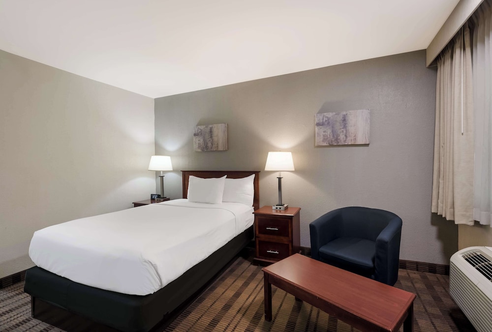 SureStay Plus by Best Western Woodbury Inn - photo 12