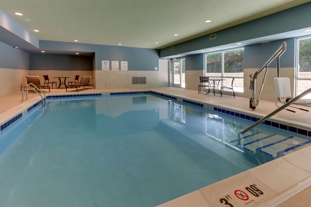 Holiday Inn Express & Suites Roanoke Civic Center by IHG - photo 39