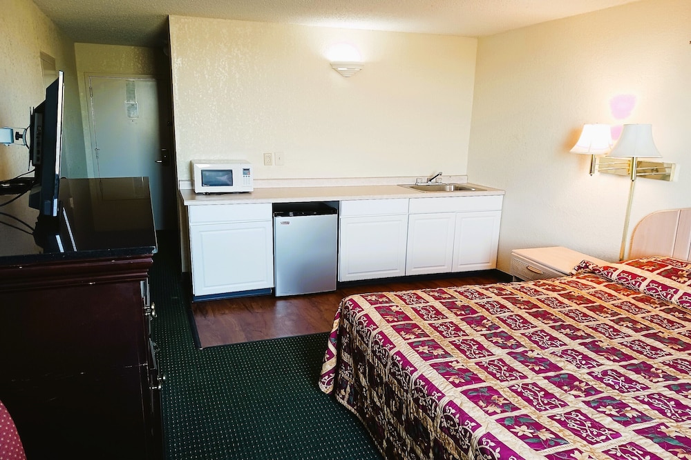 USA Inn Junction City Near Fort Riley - photo 26