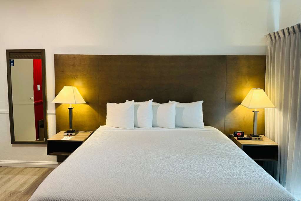 Ramada by Wyndham San Diego Airport - photo 10