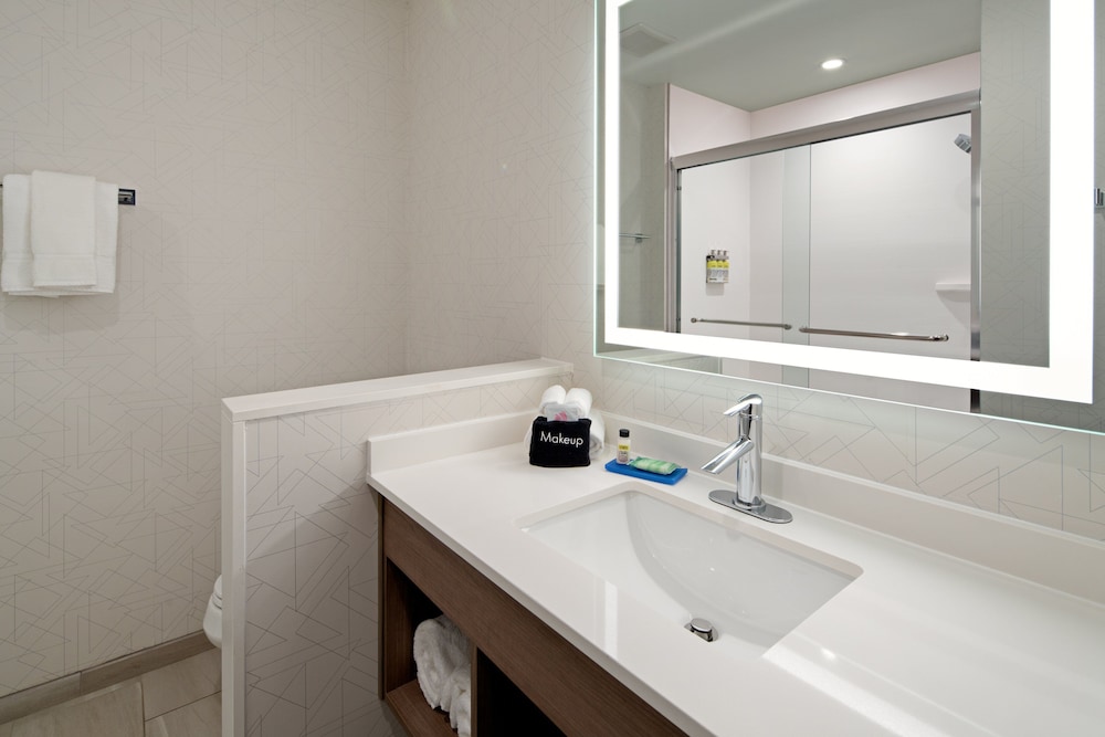 Holiday Inn Express & Suites Palm Desert Millennium by IHG - photo 19